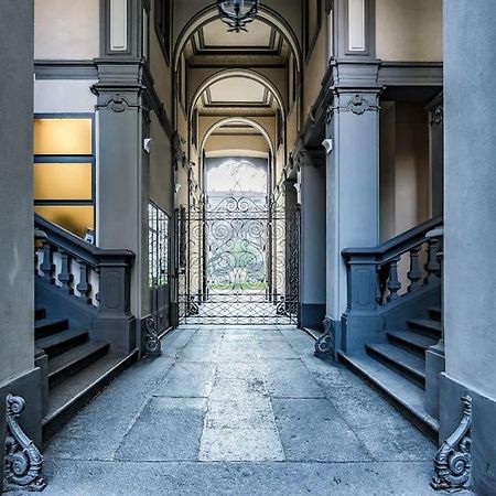 Ad Un Passo Dal Duomo Elegante Appartamento Wifi Милано Екстериор снимка