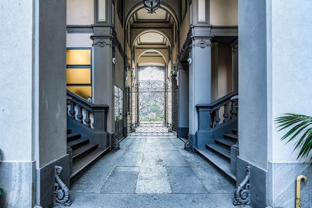 Ad Un Passo Dal Duomo Elegante Appartamento Wifi Милано Екстериор снимка